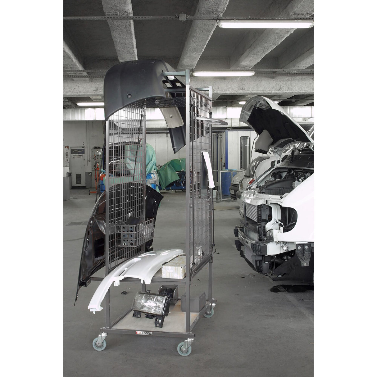 Support pour stocker les éléments de carrosserie